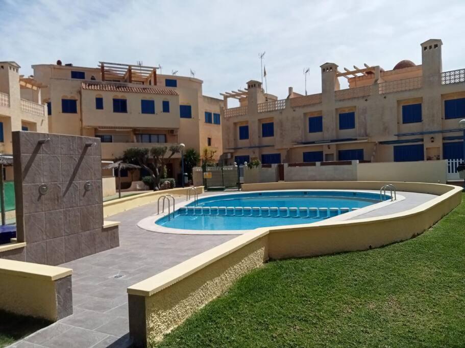 Apartamento En Los Nietos Con Piscina Comunitaria. Exterior foto